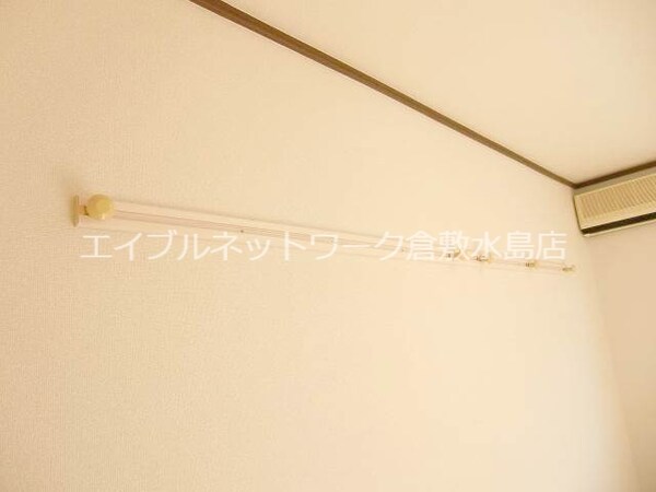 その他(壁にはハンガーフックも)