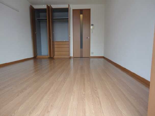 物件内観写真2　(リビング)