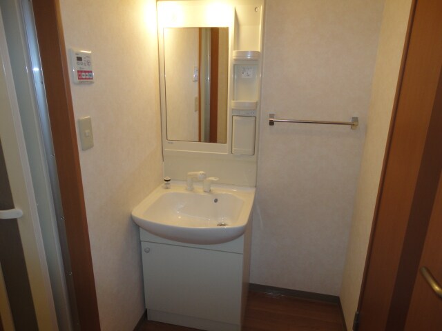 物件内観写真4　(洗髪洗面化粧台)