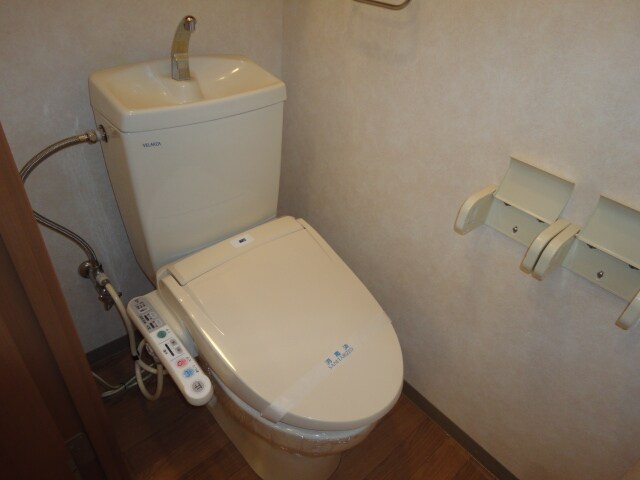 物件内観写真6　(シャワー付トイレ)