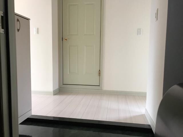 物件内観写真9　(玄関)