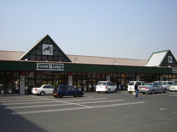周辺環境(ニシナ中島店（スーパー）まで750ｍ)