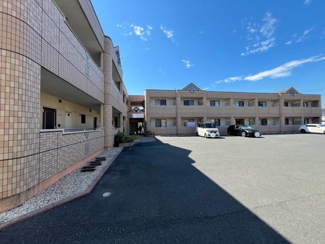 物件外観写真2　(外観写真（昼）)