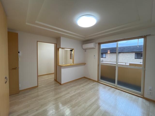 物件内観写真5　(リビング)