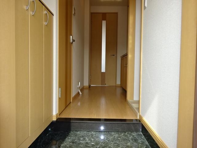 物件内観写真4　(玄関)