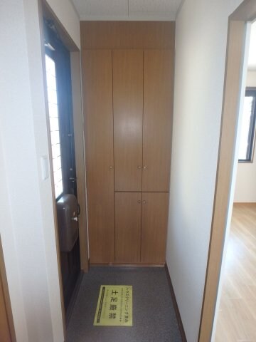 物件内観写真24　(西中新田　フォンテーヌB　2LDK　玄関)