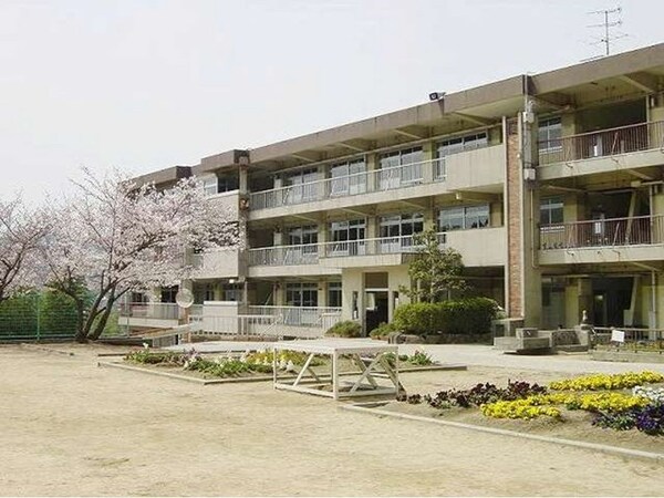 周辺環境(郷内小学校まで1000m)