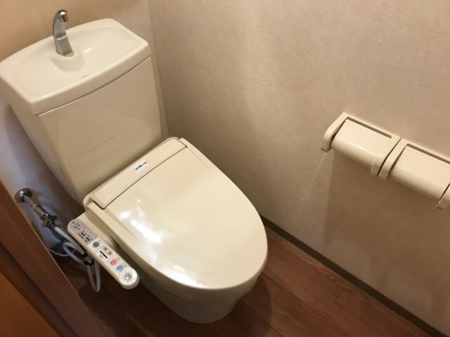 物件内観写真14　(シャワー付トイレ)