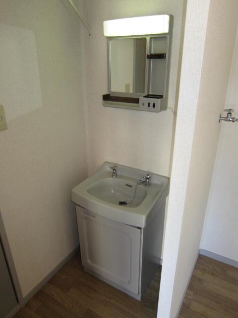 物件内観写真8　(洗面所)