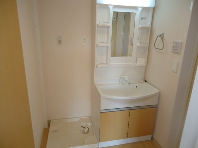 物件内観写真3　(洗髪洗面化粧台)