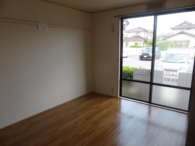 物件内観写真4　(洋室)