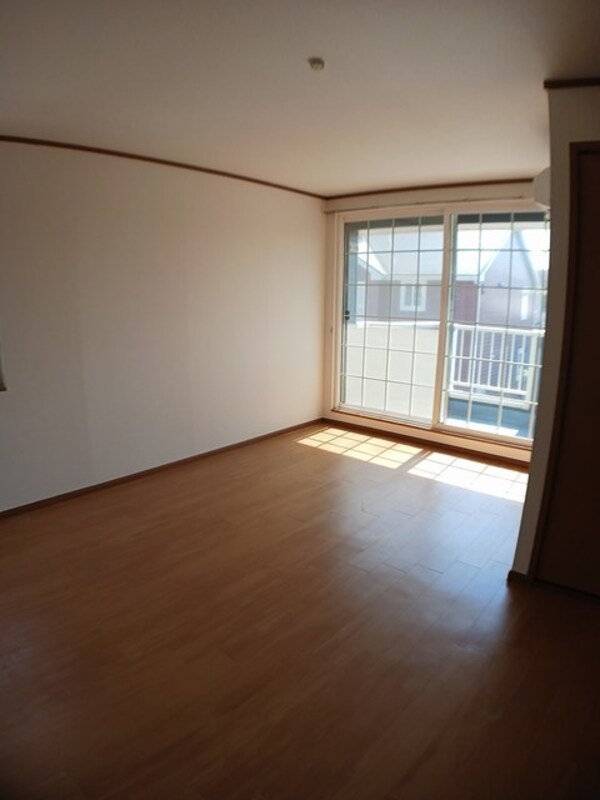 居室(マルナカ茶屋町店まで650m)