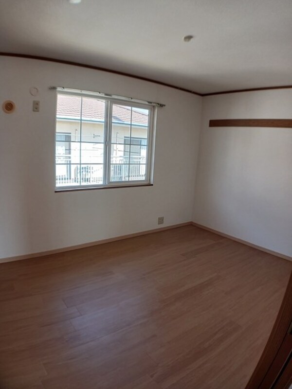 内装他(ゲオ茶屋町店まで550m)