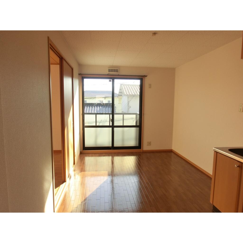 物件内観写真2　(リビング)