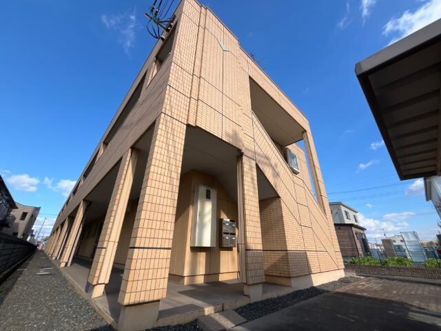 物件外観写真2　(外観写真（昼）)