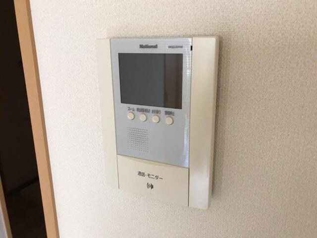 物件内観写真13　(カメラ付インターホン)