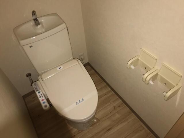 物件内観写真16　(シャワー付トイレ)