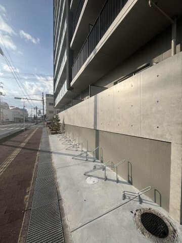 物件外観写真8　(清潔なエントランスです)