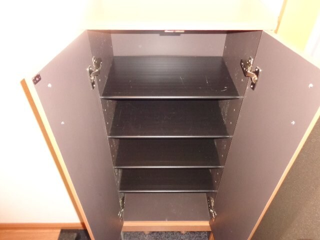 物件内観写真10　(下足箱)