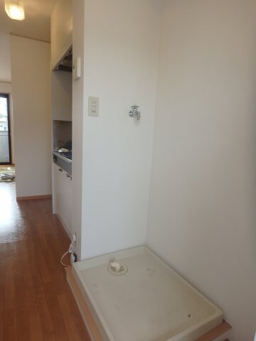 物件内観写真13　(神田　マーチ　１K　洗濯機置場)