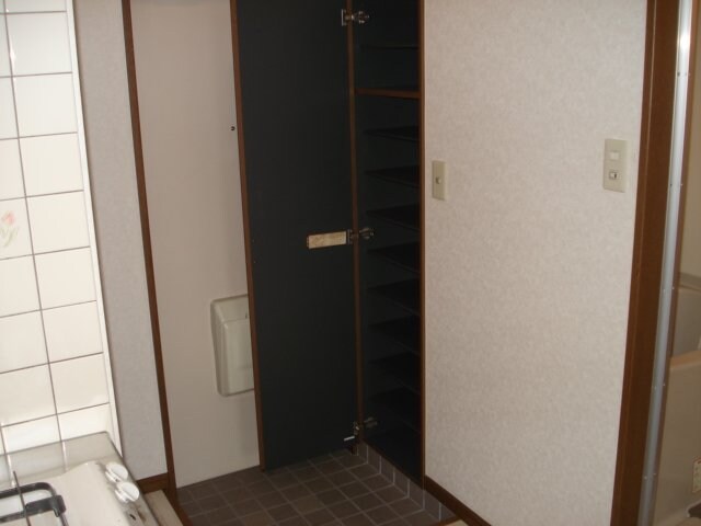 物件内観写真7　(下駄箱)