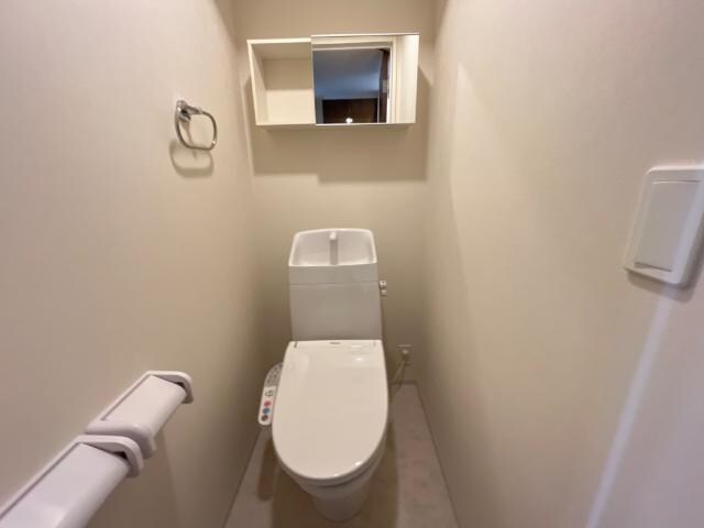 物件内観写真14　(シャワー付トイレ)