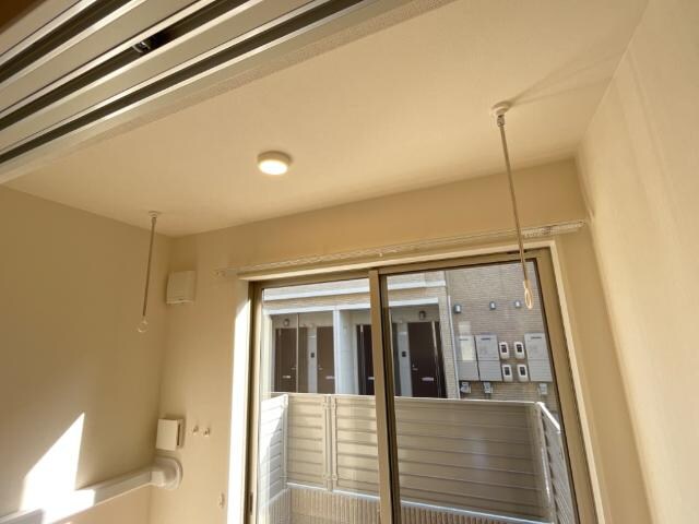 物件内観写真16　(室内物干し)