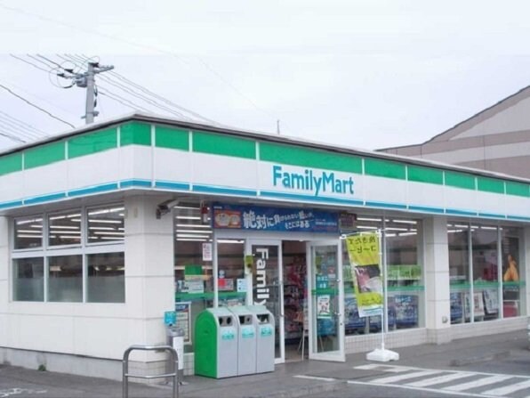 物件外観写真4　(ファミリーマート総社溝口店まで550m)