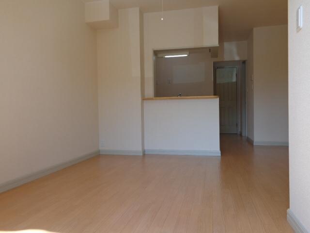 物件内観写真2　(リビング)