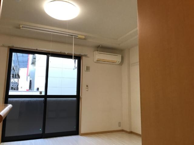 物件内観写真2　(室内)