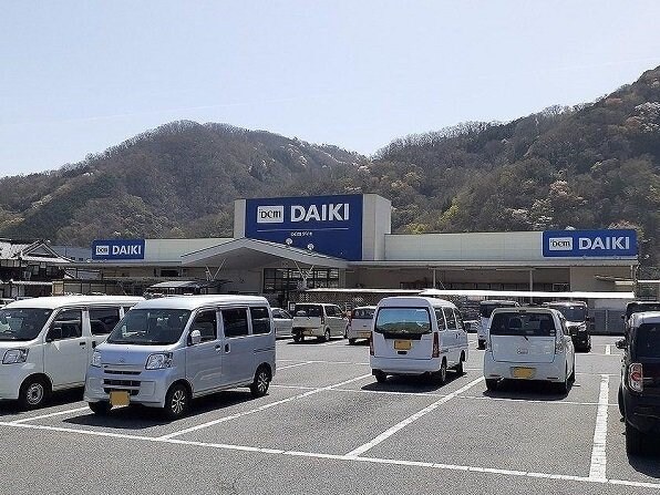 物件外観写真5　(ＤＣＭダイキ高梁店まで240m)