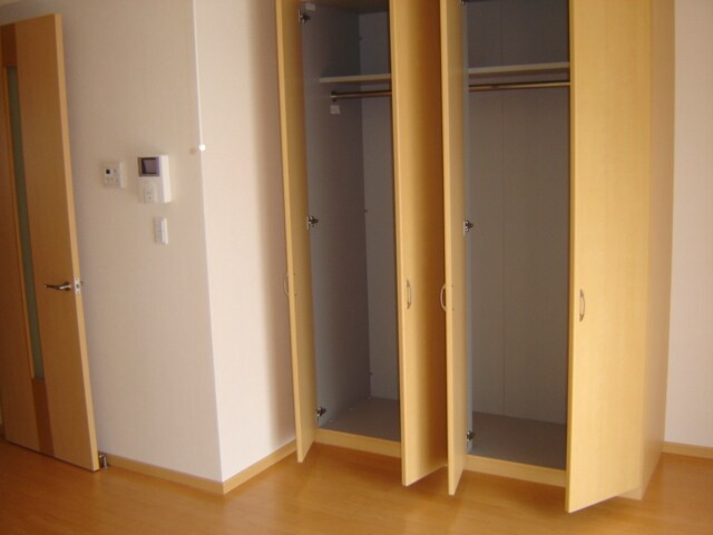 物件内観写真3　(リビング)