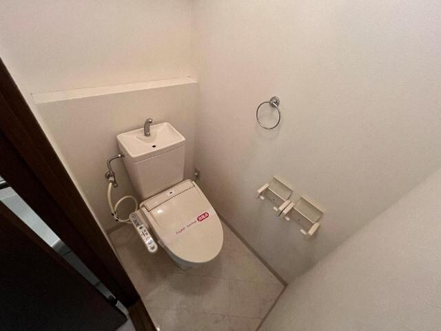 物件内観写真13　(シャワー付トイレ)