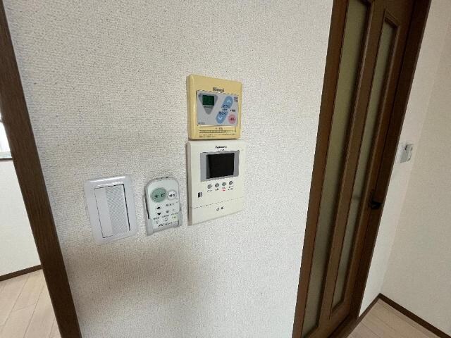 物件内観写真15　(カメラ付インターホン)