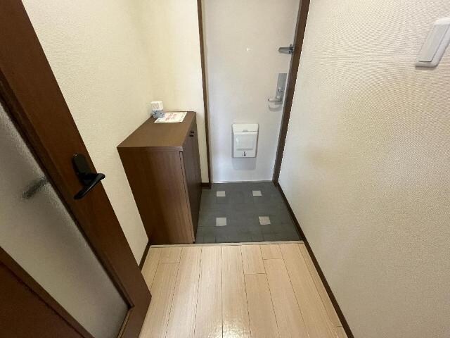 物件内観写真18　(玄関)