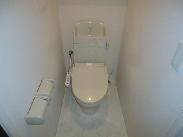 物件内観写真18　(シャワー付トイレ)