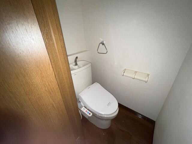 物件内観写真9　(シャワー付トイレ)