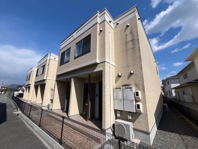 物件外観写真2　(外観写真（昼）)