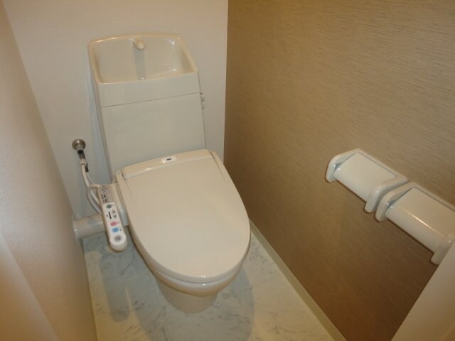 物件内観写真11　(シャワー付トイレ)