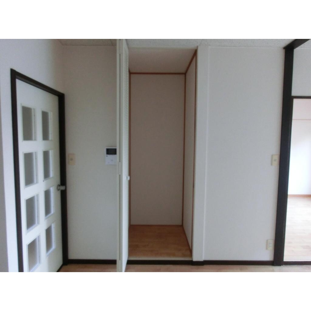 物件内観写真12　(収納)