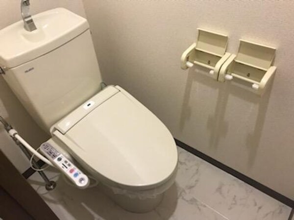 トイレ(シャワー付トイレ)
