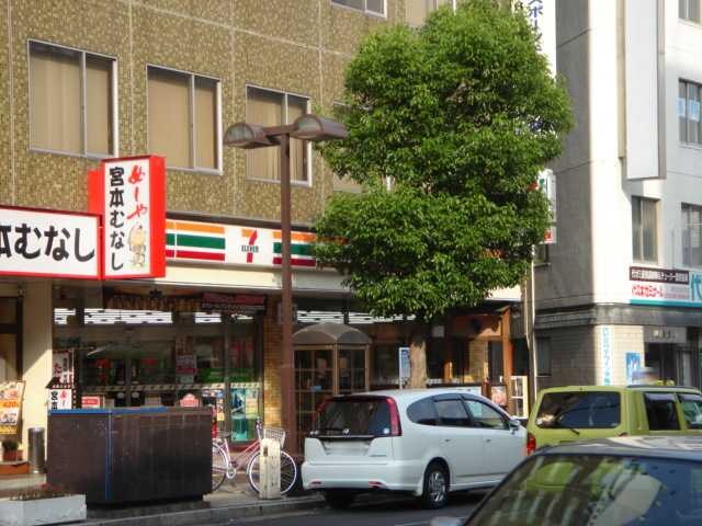 物件外観写真7　(セブンイレブン倉敷駅前店まで604ｍ)