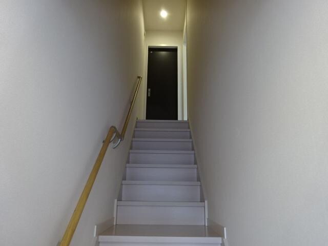物件内観写真14　(階段)