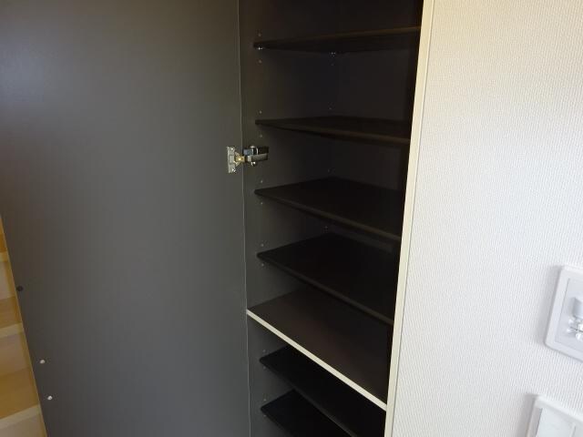物件内観写真28　(玄関（下駄箱）)