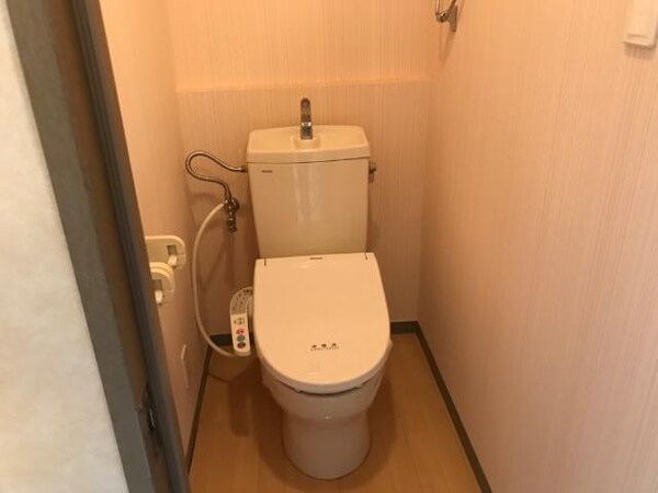 トイレ(シャワー付トイレ)