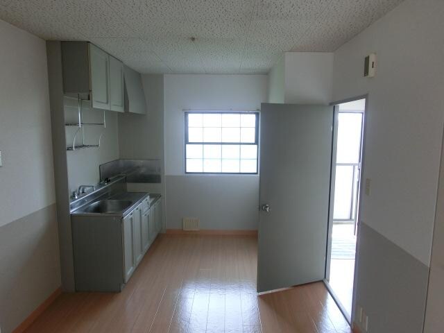 物件内観写真4　(リビング)