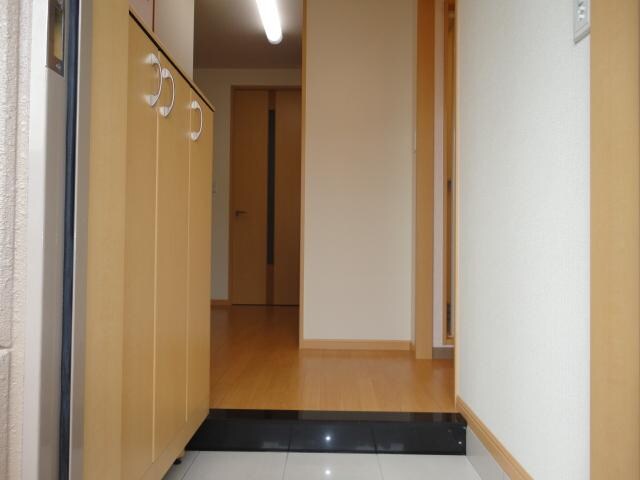 物件内観写真16　(玄関)