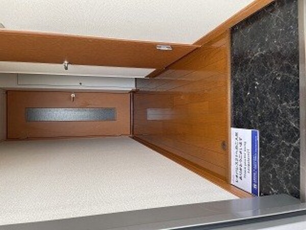 玄関(備品や設備仕様は号室等により異なります。現地をご確認下さい。)