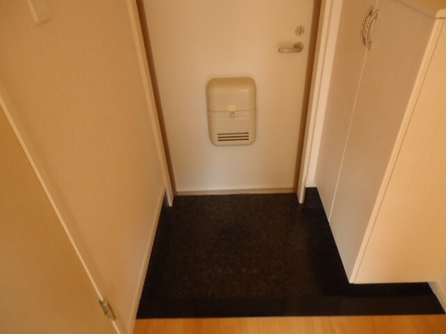 物件内観写真13　(玄関)