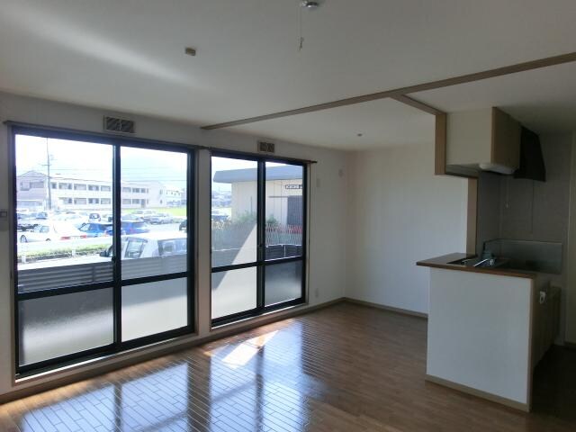 物件内観写真4　(リビング)